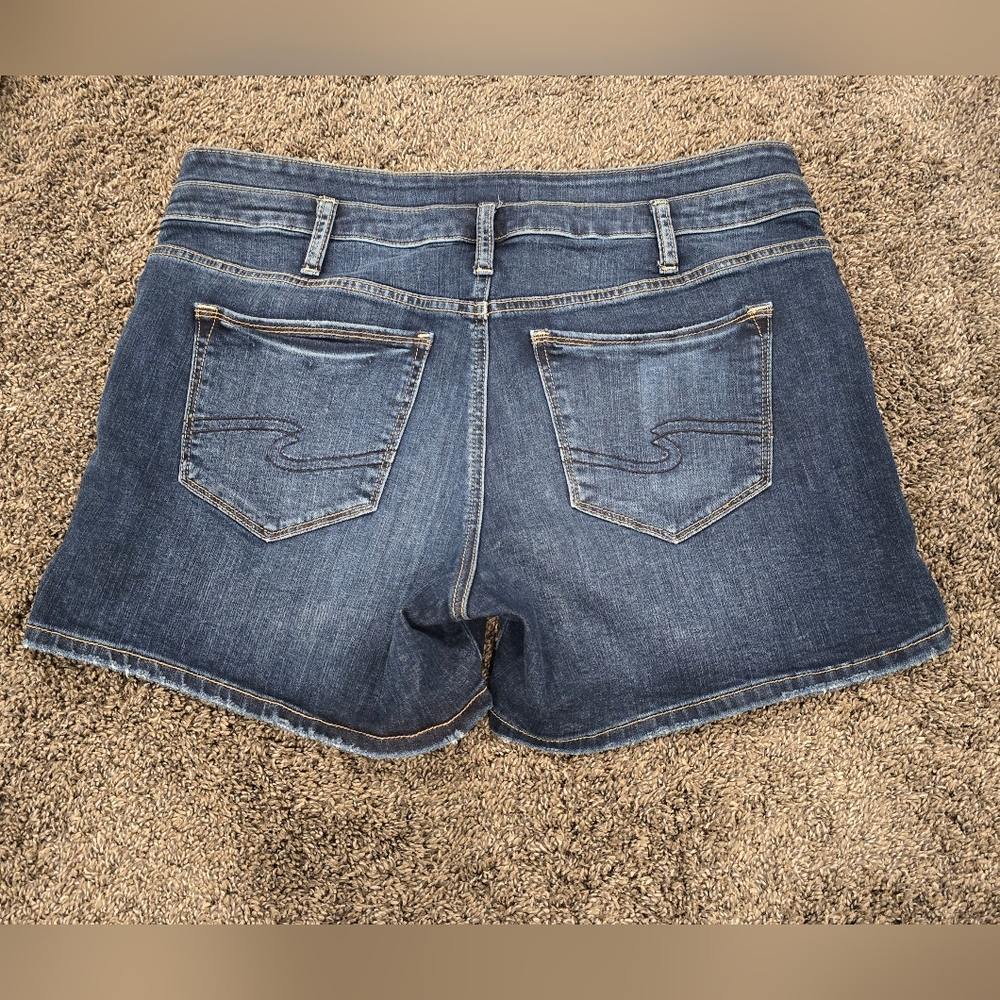 Silver Suki w33/l4 shorts - Picture 2 of 2